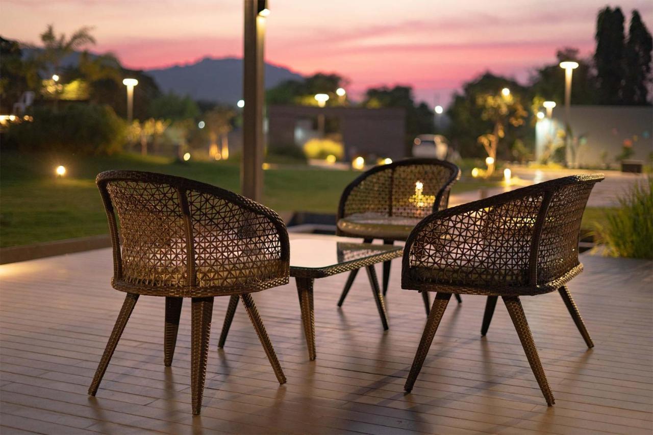 Stayvista'S Le Bon Horizon - Hillside Elegance With Chic Interiors, Poolside Serenity & Picturesque Gazebo - Proximity To Sula Nashik Exterior foto