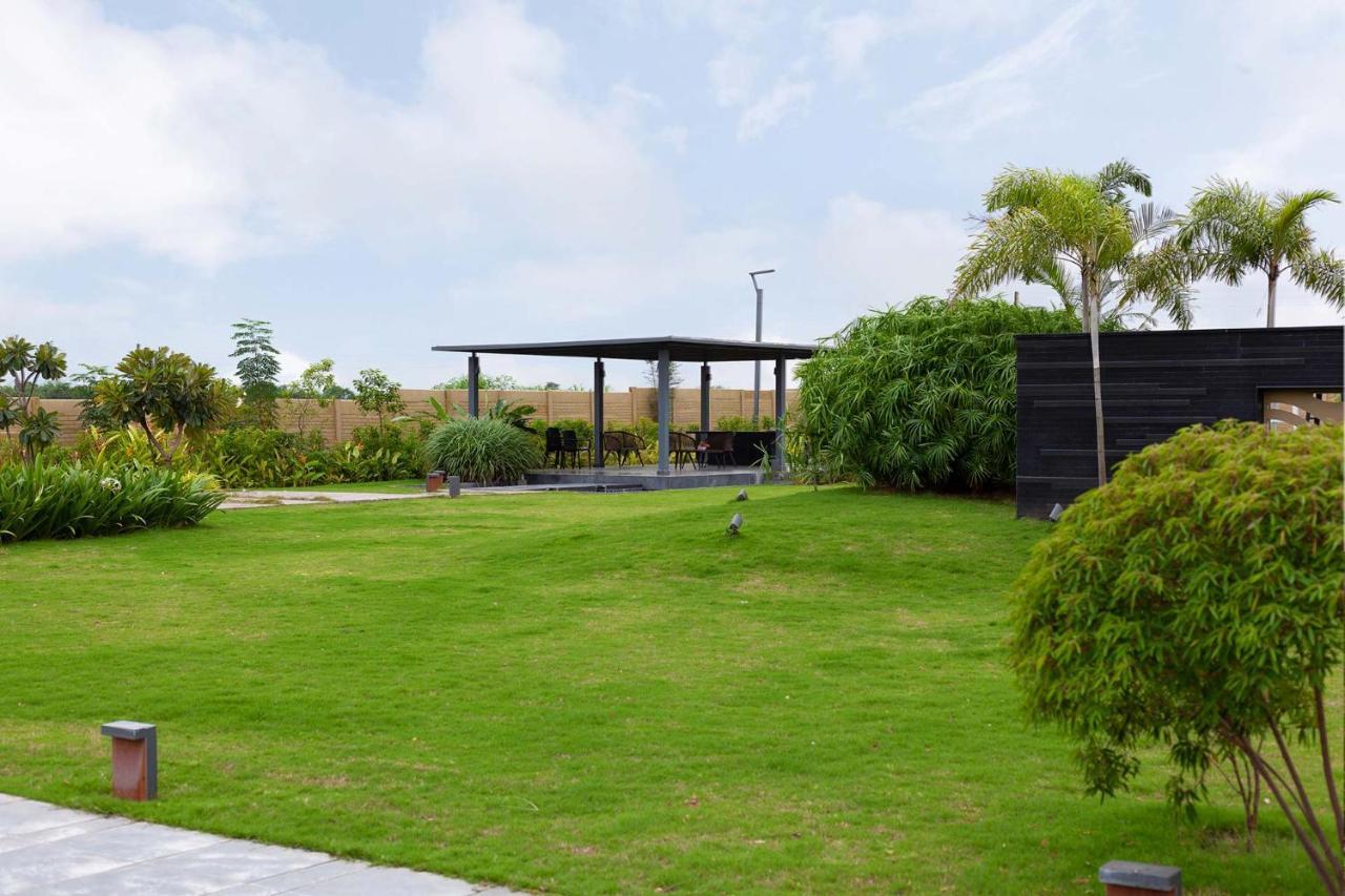 Stayvista'S Le Bon Horizon - Hillside Elegance With Chic Interiors, Poolside Serenity & Picturesque Gazebo - Proximity To Sula Nashik Exterior foto